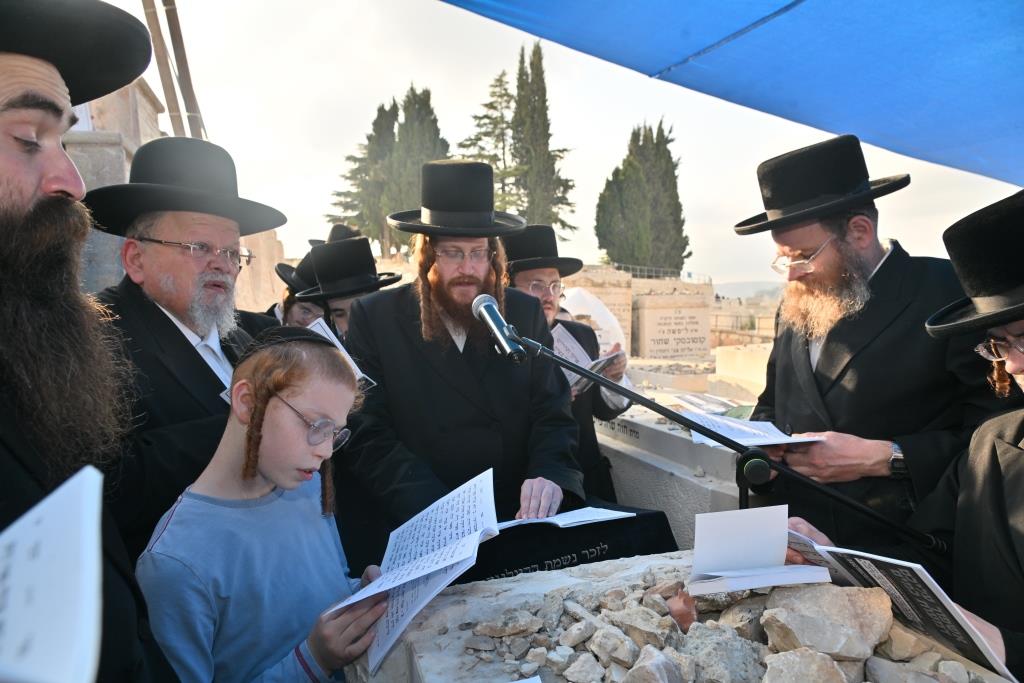 טיש הילולא בקאליב