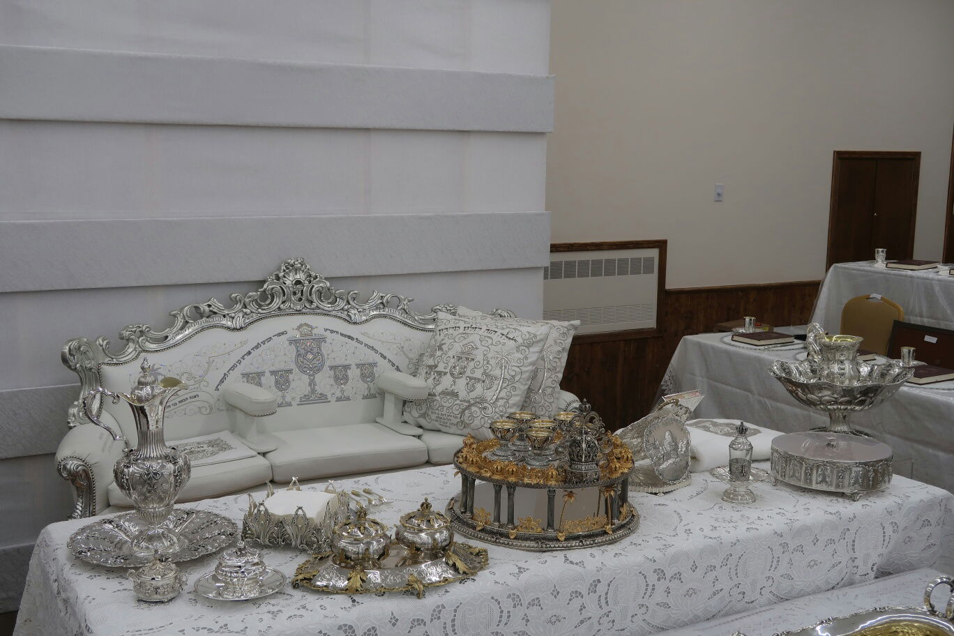 שולחן ליל הסדר בחצה"ק סאטמר