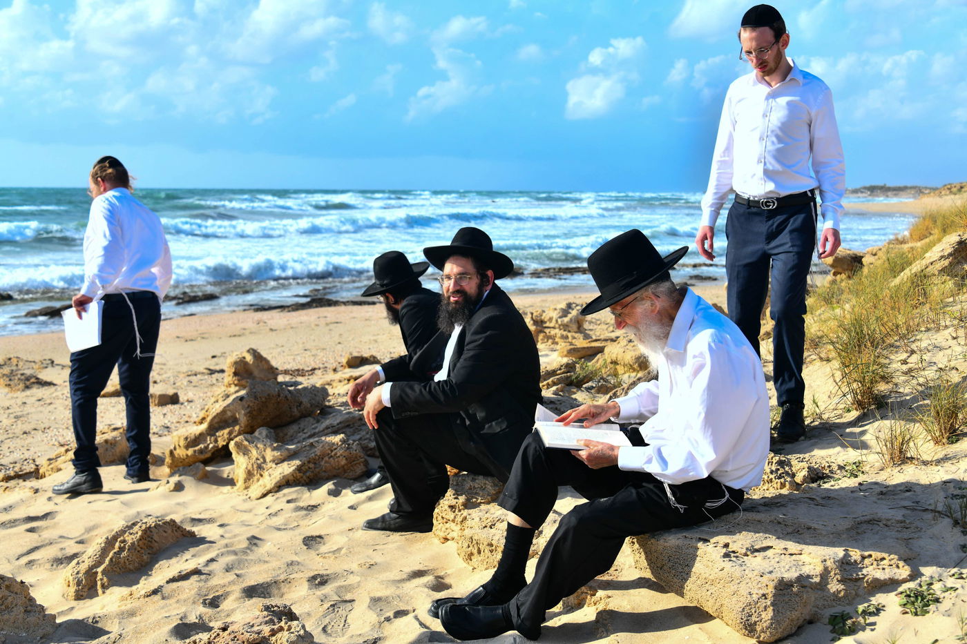 הגר"ש גלאי במנוחה בקיסריה