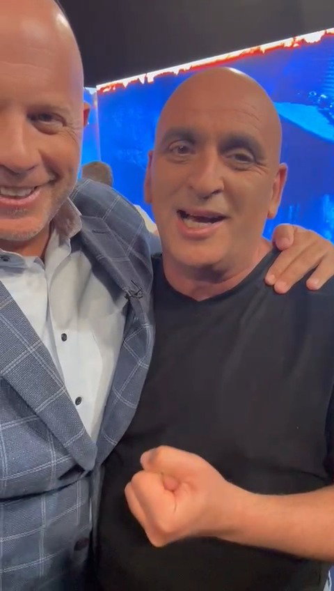 יובל המבולבל מספר למנחם טוקר | צפו