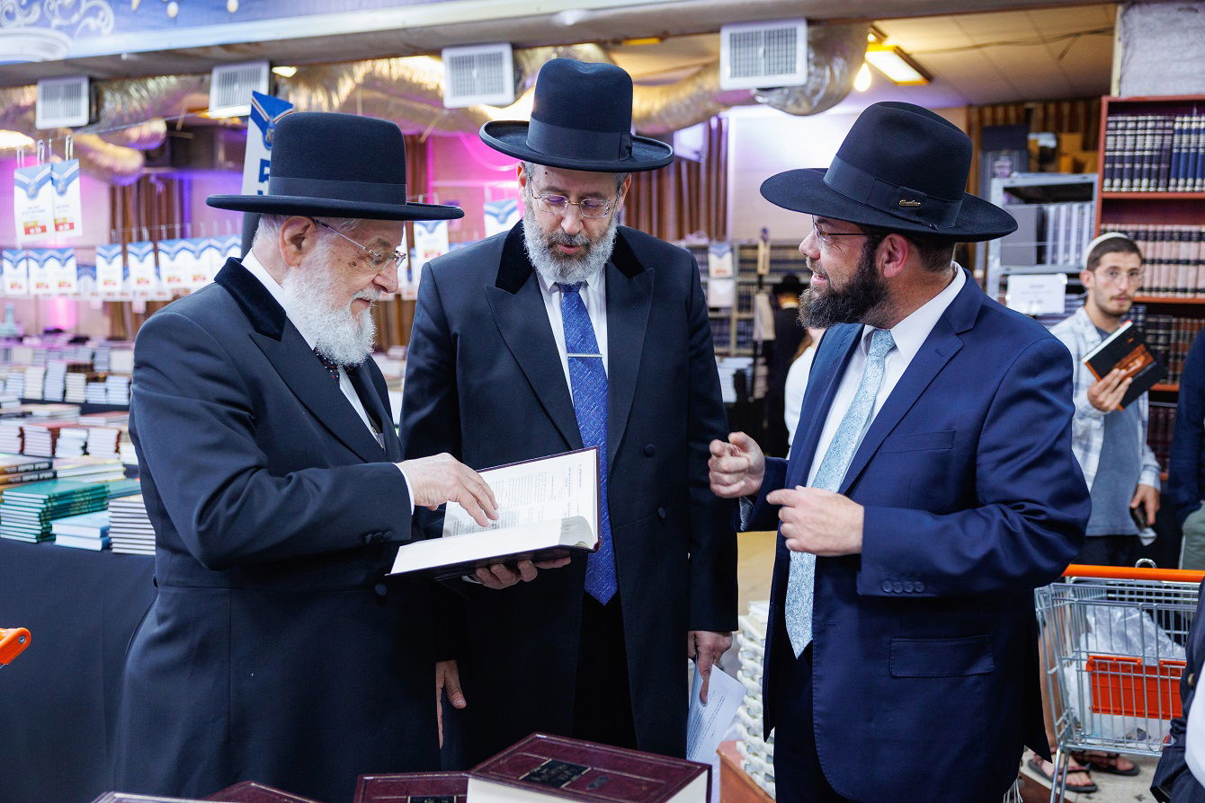 הרב לאו בהשקת ספרו