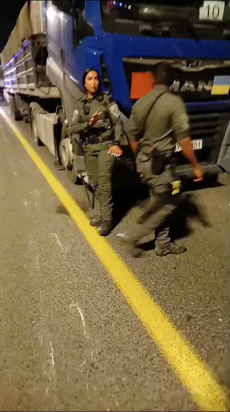 משאיות הסיוע בדר לירדן