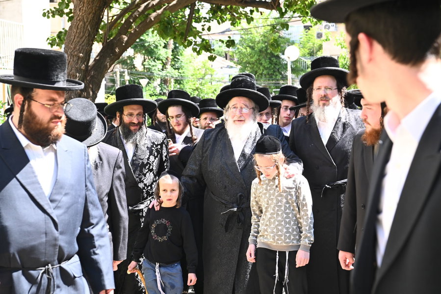 מסע הלוויית בת האדמו"ר מספינקא