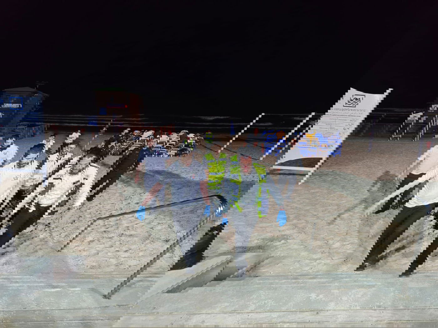 פינוי גופת הטובע מחוף הים