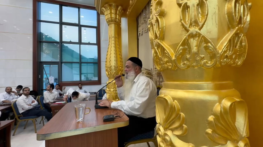 הגר"י כהן בפתיחת הזמן במוסדות 'יביע אומר'. 