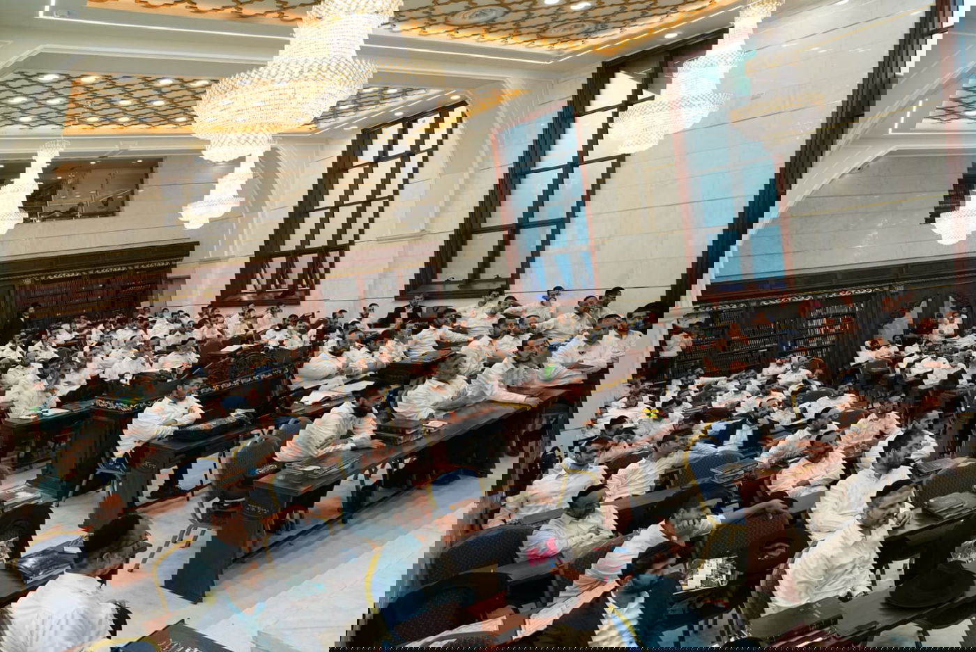 הגר"י כהן בפתיחת הזמן במוסדות 'יביע אומר'. 