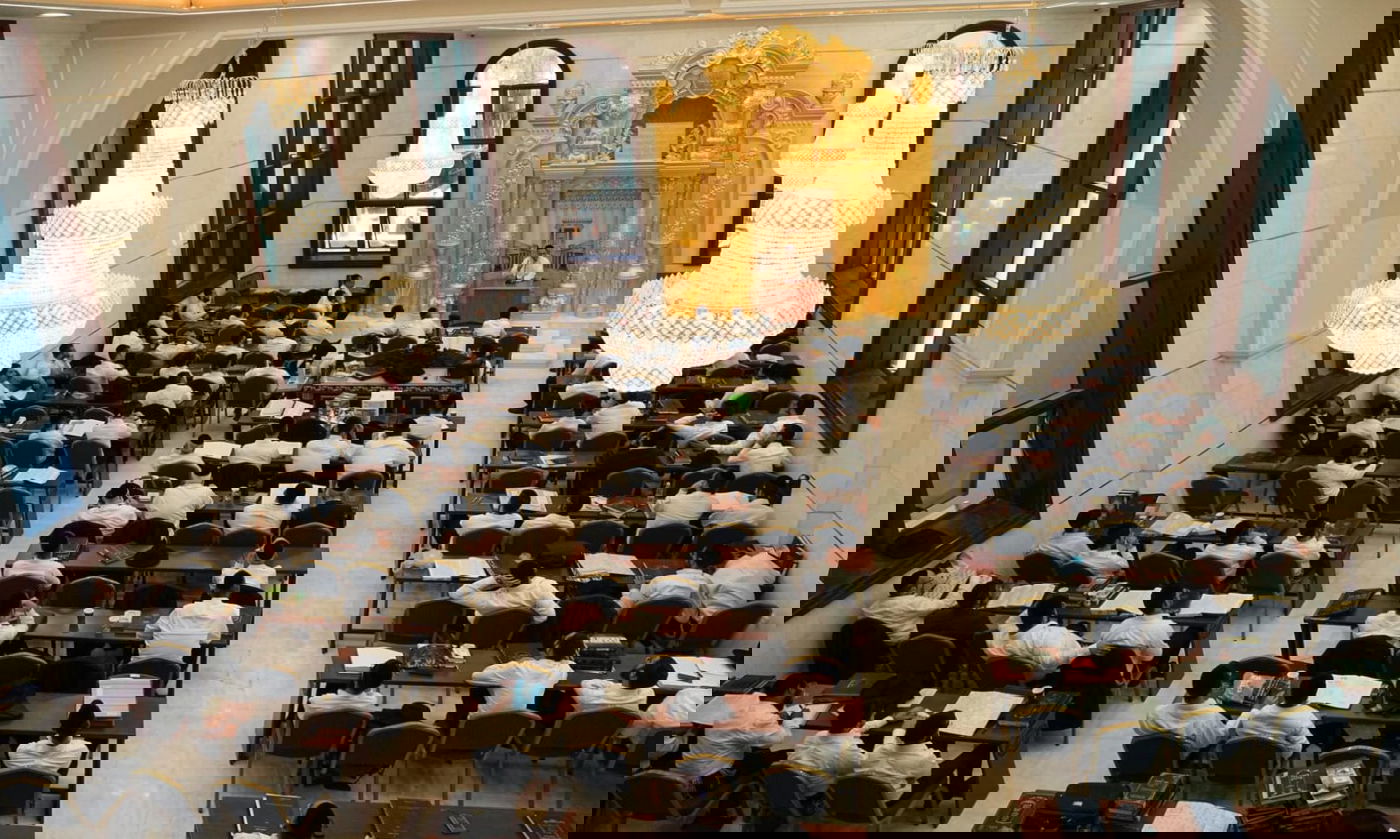 הגר"י כהן בפתיחת הזמן במוסדות 'יביע אומר'. 