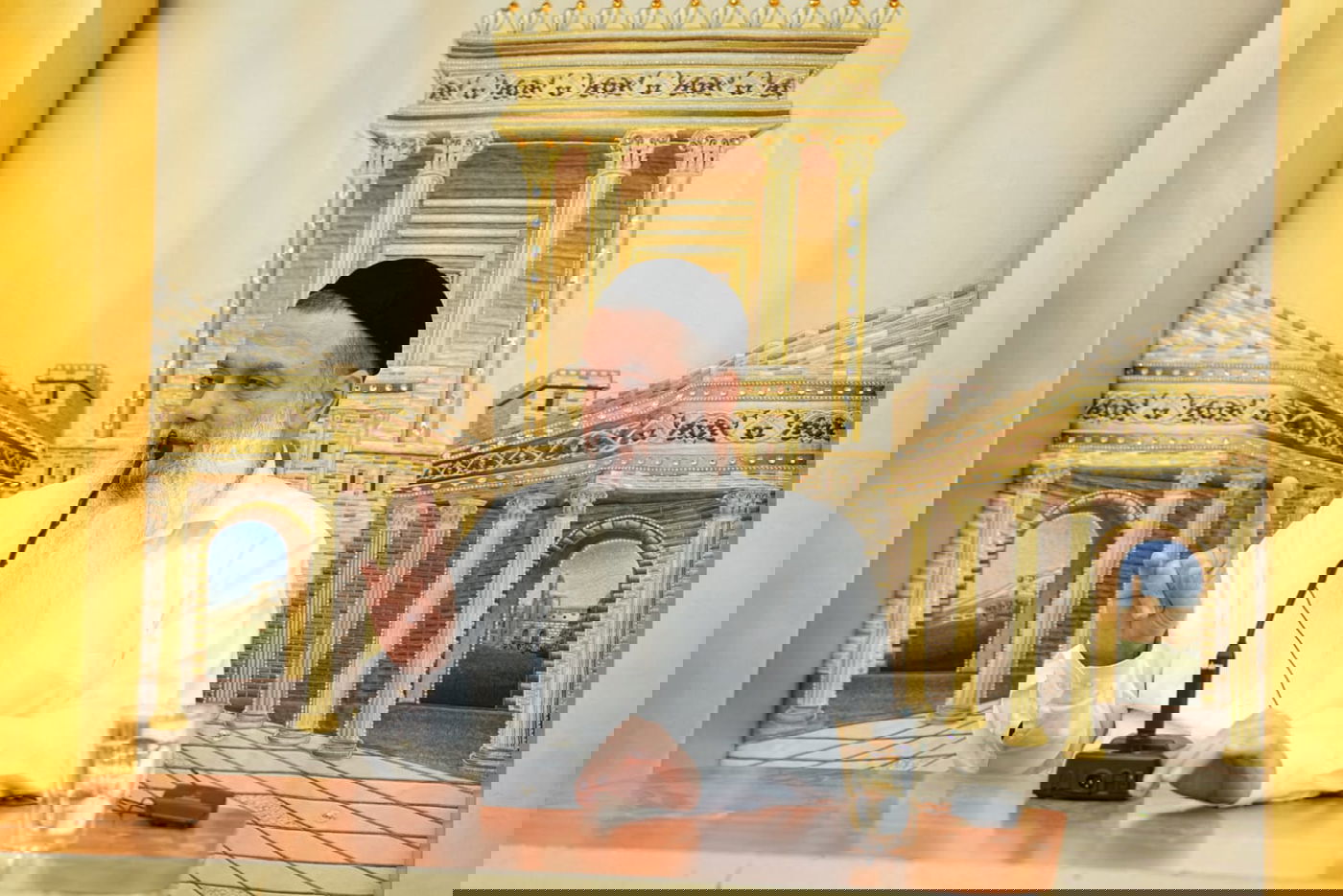 הגר"י כהן בפתיחת הזמן במוסדות 'יביע אומר'. 