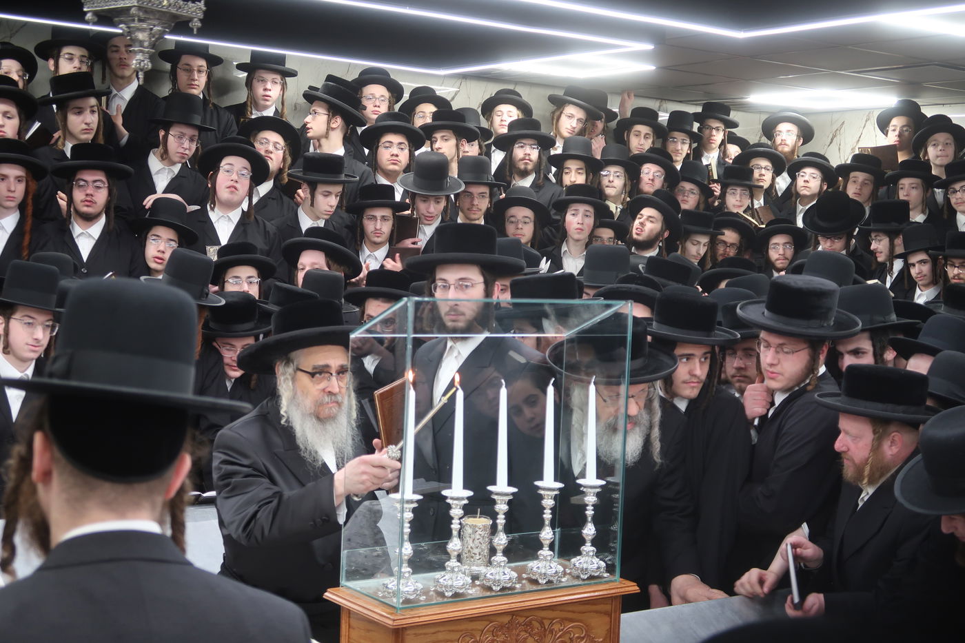 האדמו"ר מסאטמאר בלחיים, ועליה לציון אביו זצ"ל