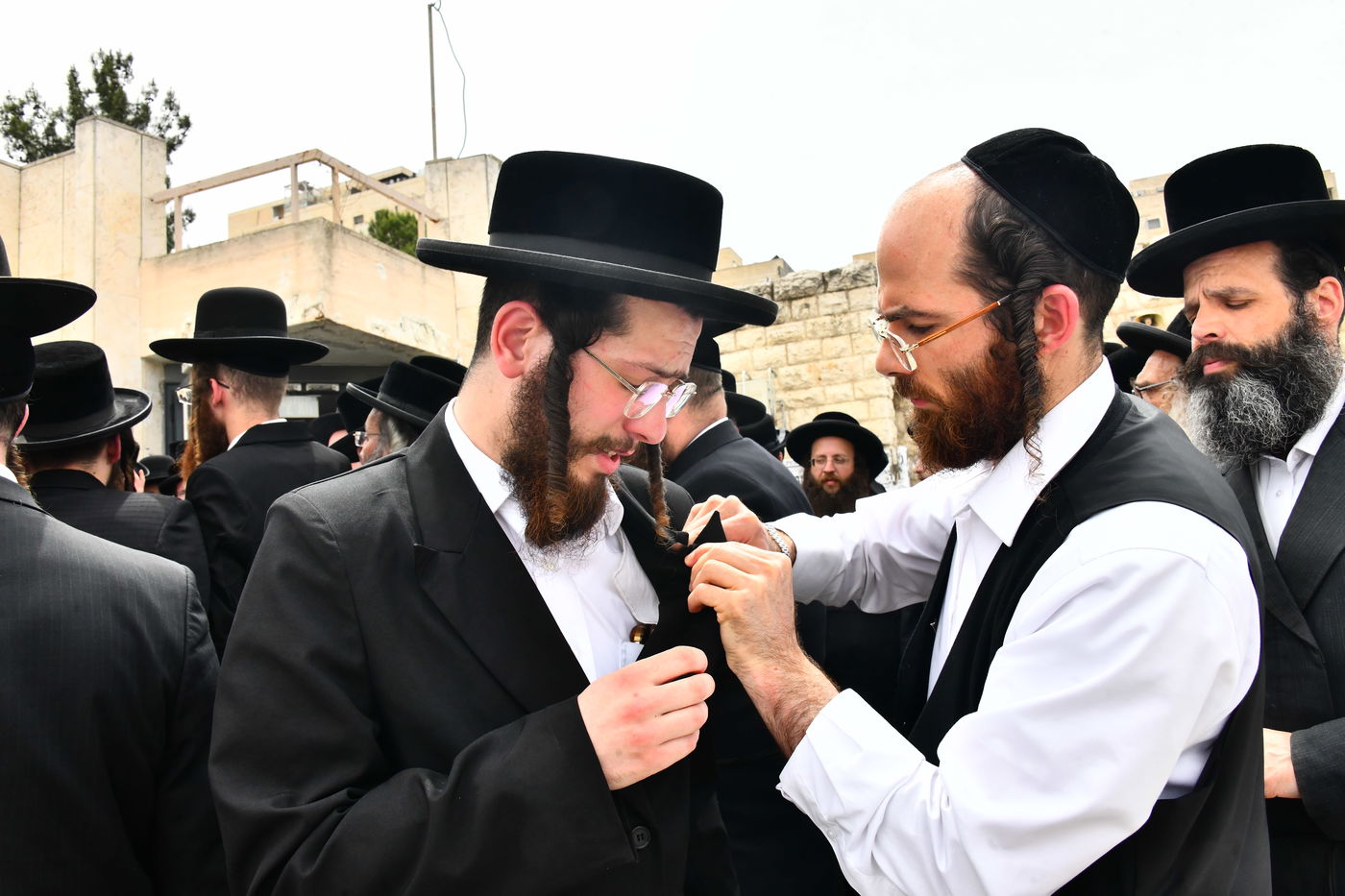  מסע הלווית האדמו"ר מביאלה זצוק"ל