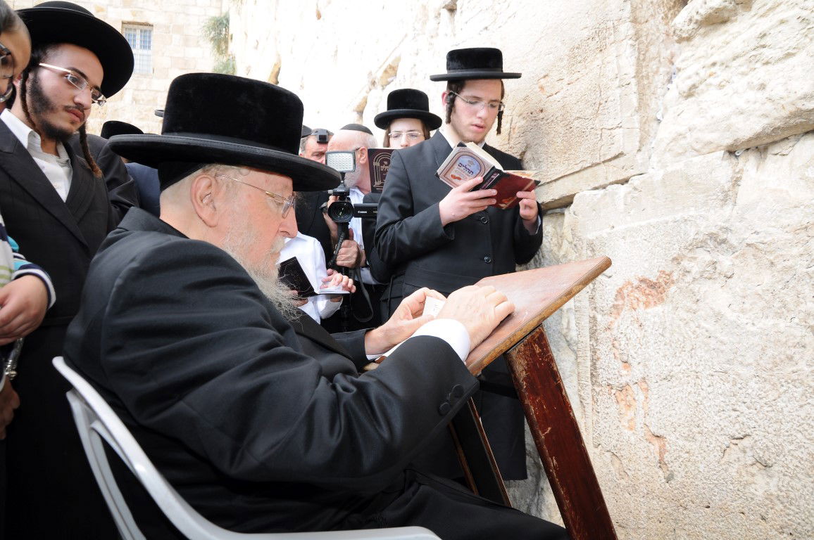 שוקי לרר מגיש: גלריית ענק מחיי האדמו"ר מביאלה זצ"ל