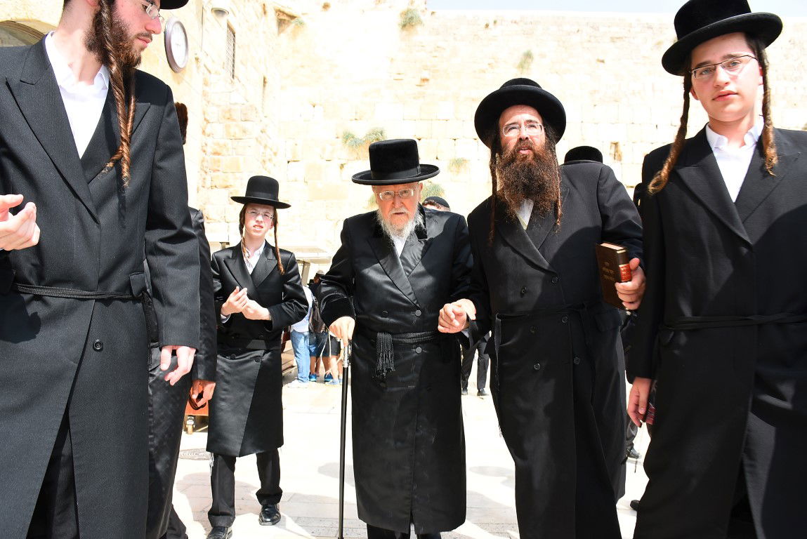 שוקי לרר מגיש: גלריית ענק מחיי האדמו"ר מביאלה זצ"ל