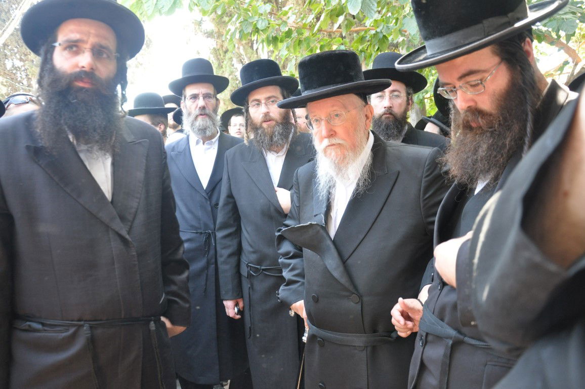 שוקי לרר מגיש: גלריית ענק מחיי האדמו"ר מביאלה זצ"ל