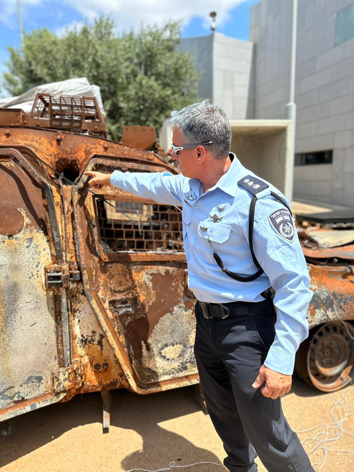 זה מה שעשו עם שרידי הרכבים הממוגנים שנפגעו בקרב בבארי | צפו