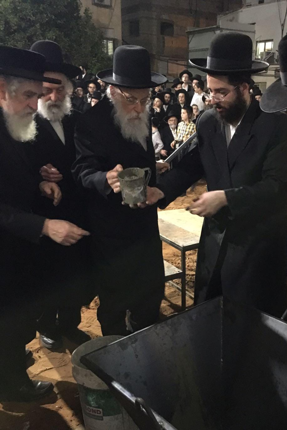 בהנחת אבן הפינה לביהמ"ד סטריקוב