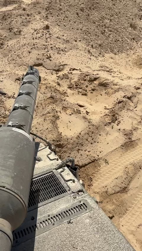 לוחם המילואים תוקף את הכנסת משאיות הסיוע