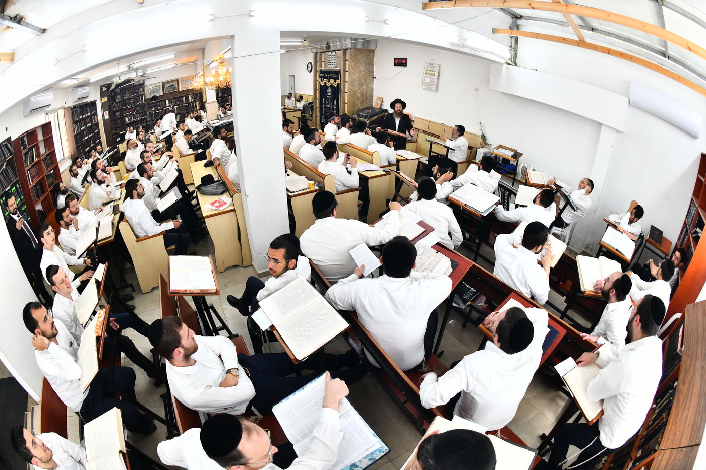 פתיחת זמן קיץ בכולל של הגר"ע פריד