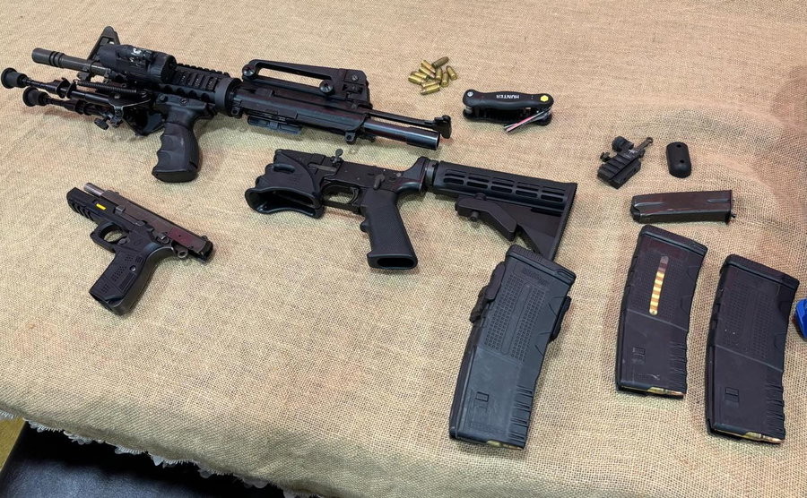 ירושלים: שוטרים חשפו נשק מסוג M16, אקדח ותחמושת