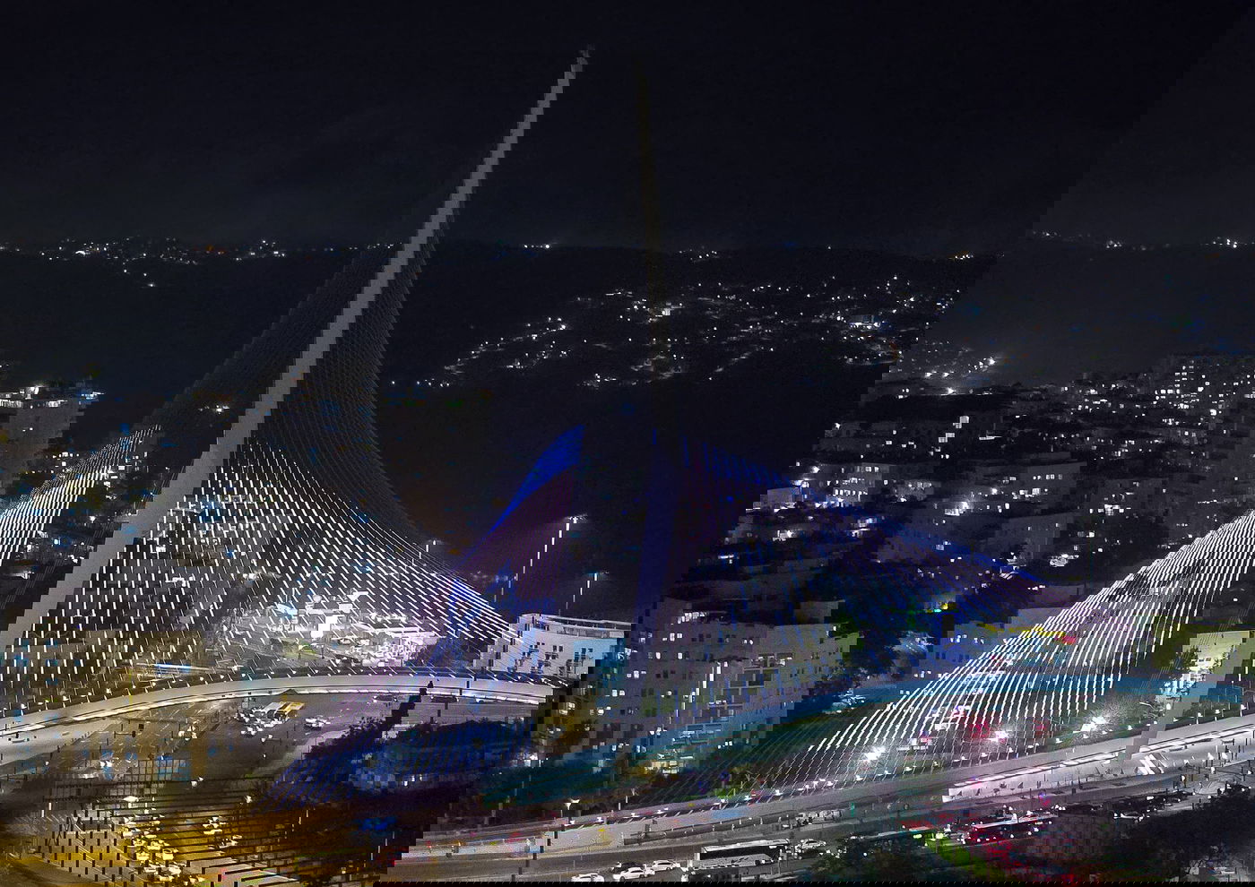 הקרנה על גשר המיתרים