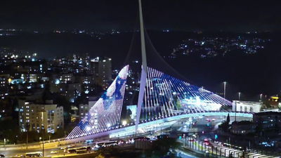 "יום העצמאות" על חומות העיר העתיקה וגשר המיתרים | צפו