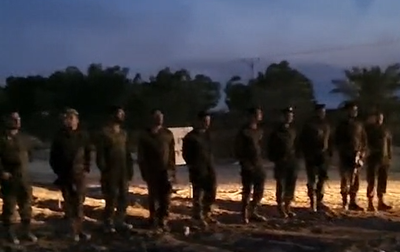 באמצע שירת "אני מאמין" - מטח רקטות על החיילים | צפו