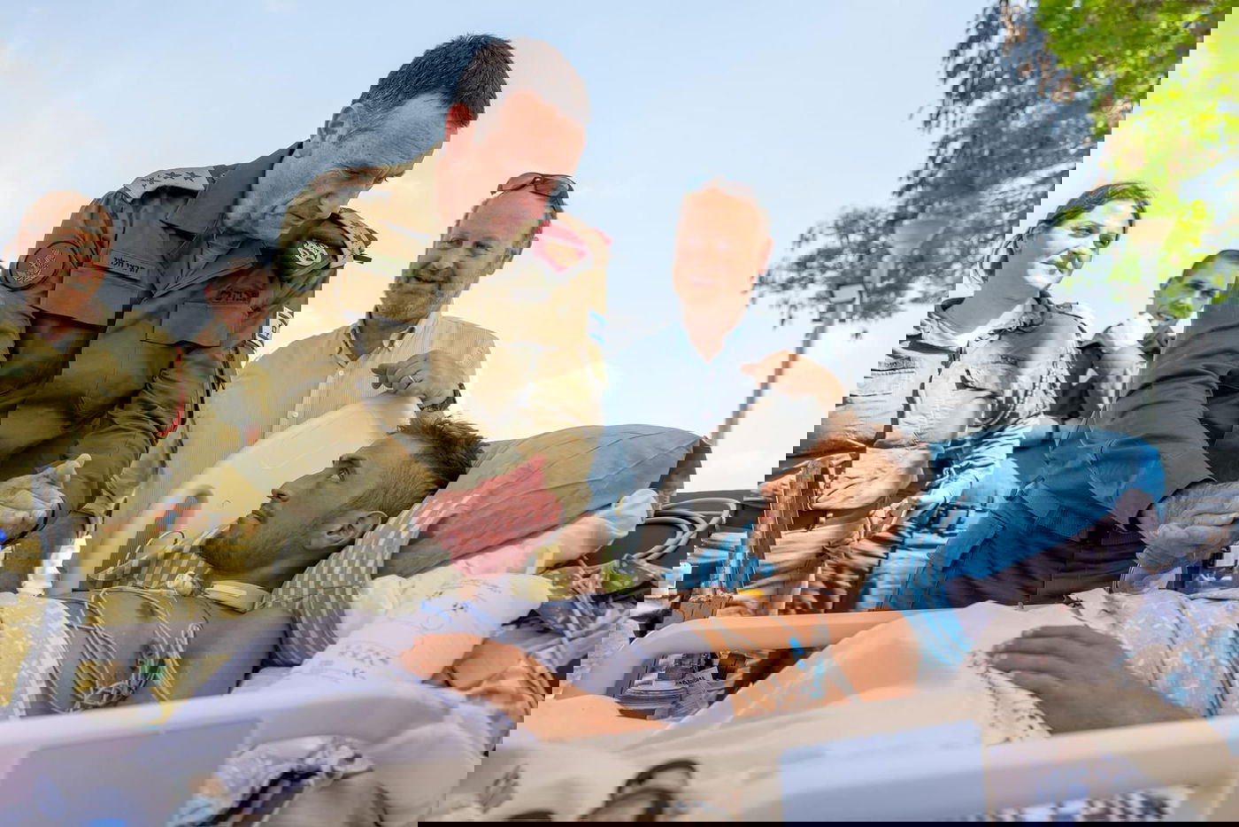 הרמטכ"ל הרצי הלוי מבקר פצועים בביה"ח שיבא בתל השומר