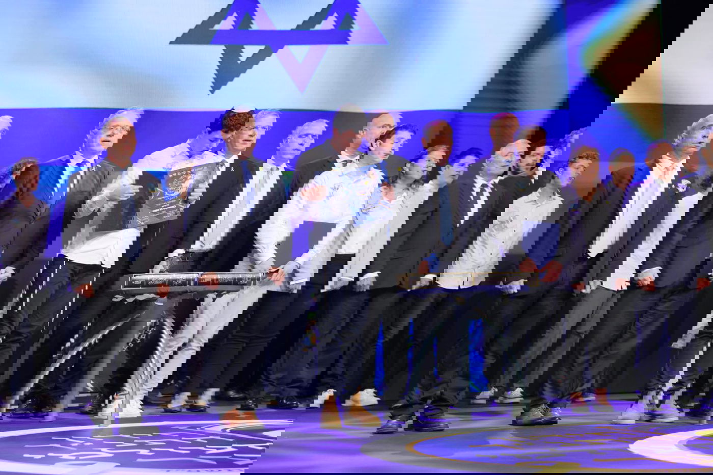 שני זוכים בחידון התנ"ך: אביתר מרדכי בר גיל מירושלים ודוד שאשא מפתח תקווה