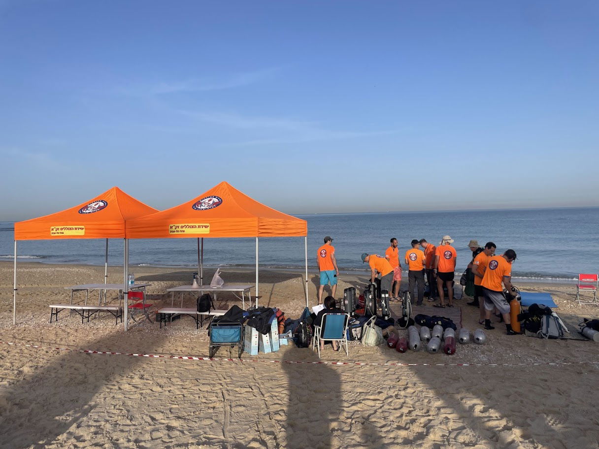 מקימים חפ"ק שלא עוזר בהתמודדות הכי מרכזית על החוף: החול שחודר לכל חור