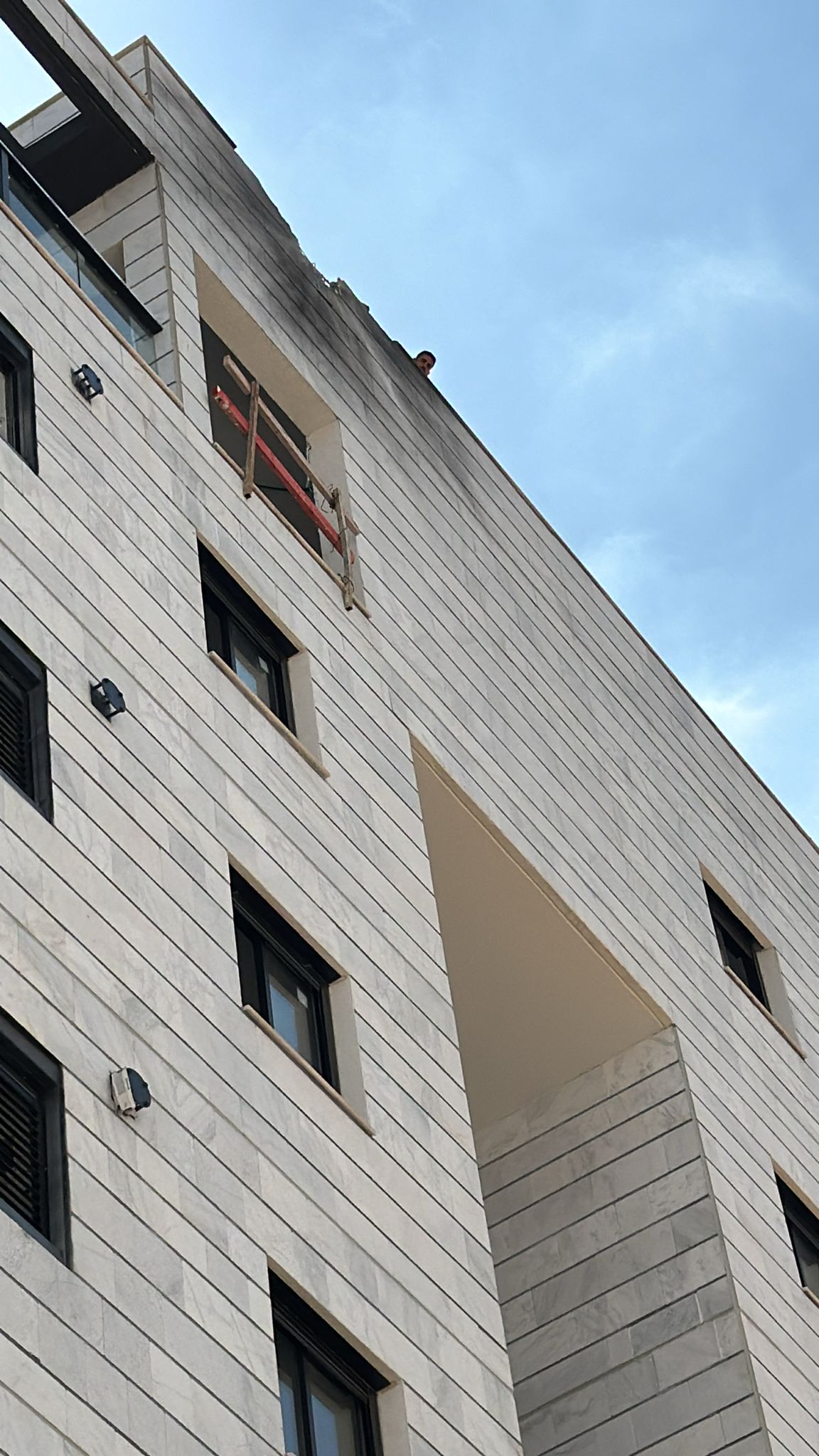 הפגיעה בבניין בשדרות