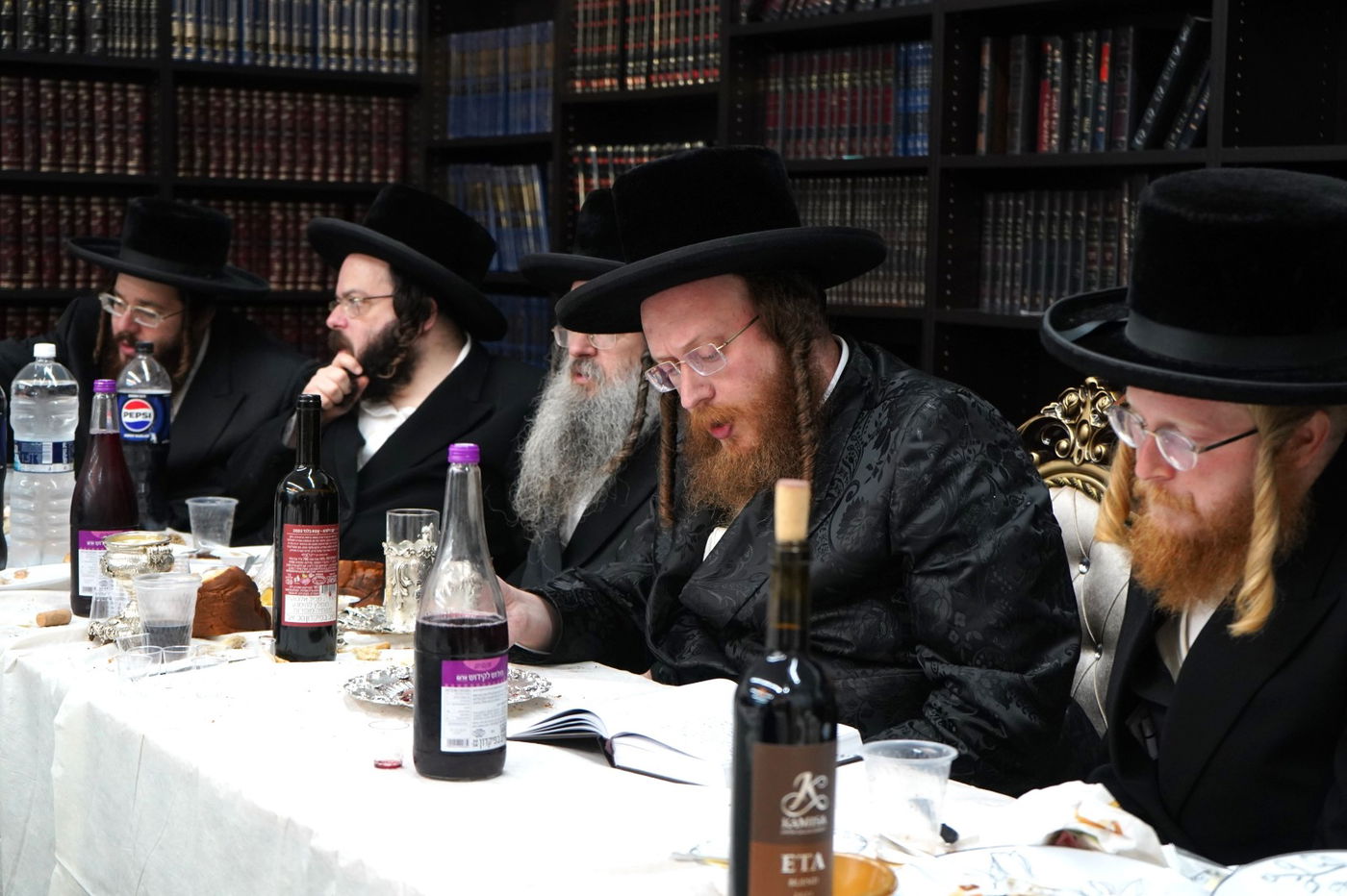 טיש יאר צייט בספינקא בית שמש