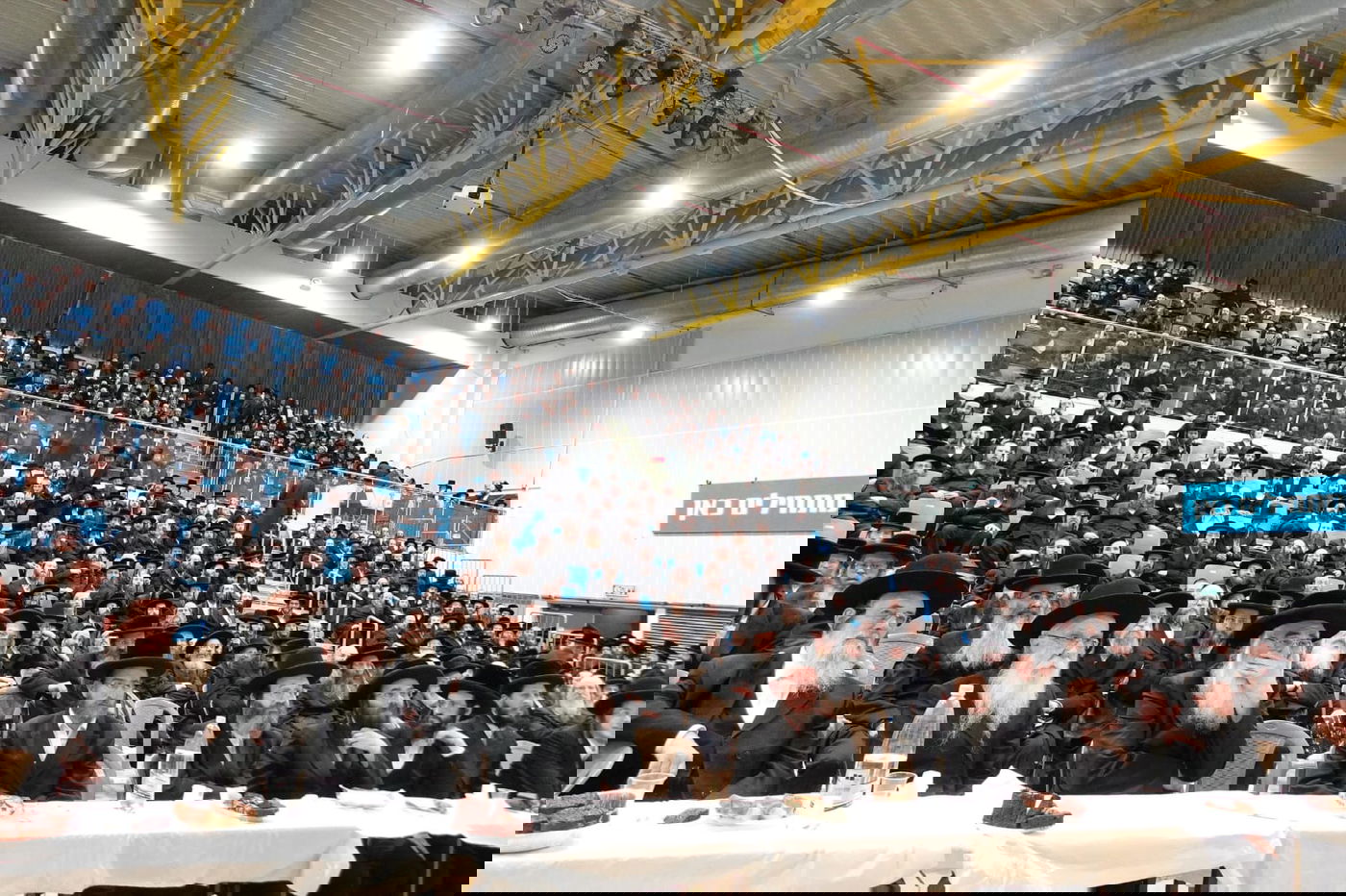 האדמו"ר מדושנסקיא נואם בחצה"ק באיאן