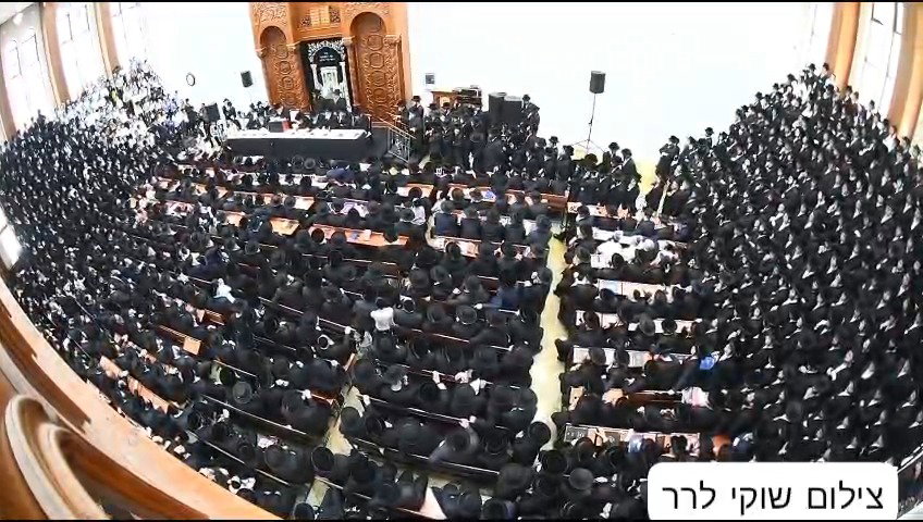 האח הבכור מכתיר את אחיו הצעיר לאדמו"ר מביאלה