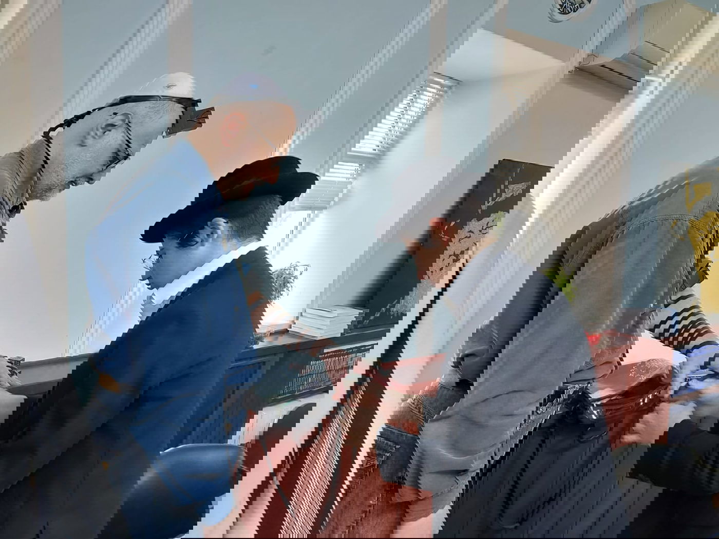 בעוד הצבא הרוסי מתקרב לעיר: יהודי סומי הפתיעו את הרב במתנה מיוחדת