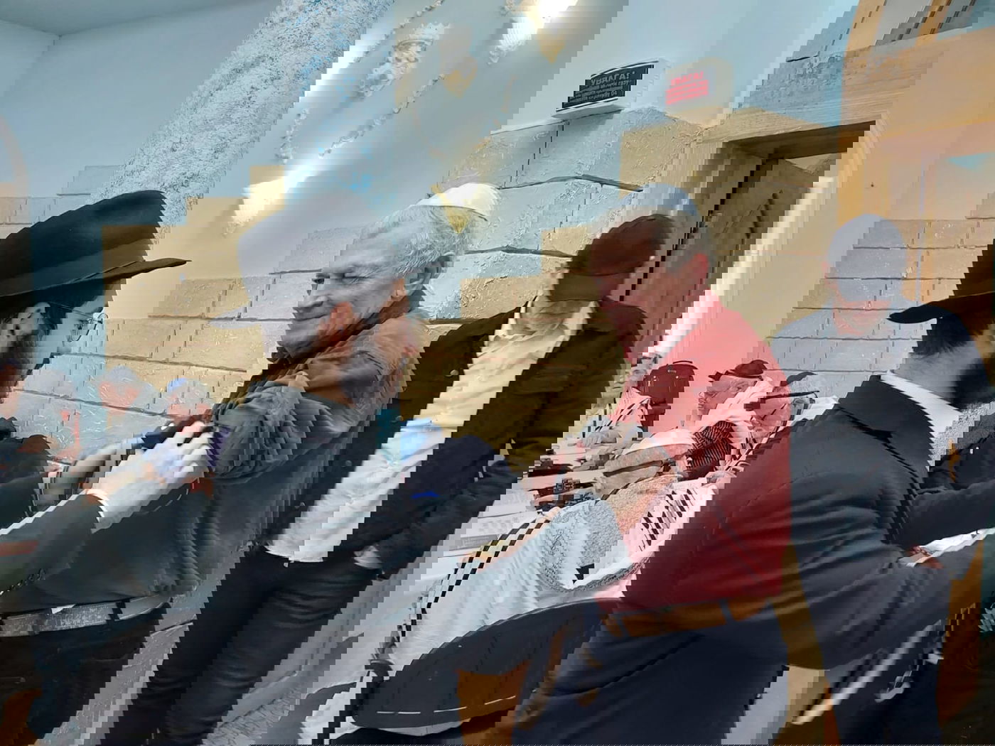 בעוד הצבא הרוסי מתקרב לעיר: יהודי סומי הפתיעו את הרב במתנה מיוחדת