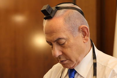 נתניהו לא הראשון: ראשי הממשלה לדורותיהם שהצטלמו עם תפילין