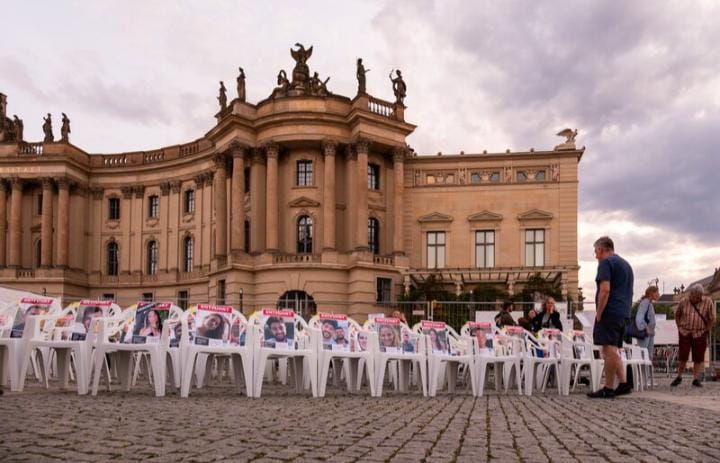 גרמניה: כיכר 'בבא פלאץ' שונה לשבועיים ל'כיכר החטופים'