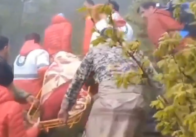 פינוי הגופות על ידי אנשי הצלב האדום