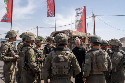 גלנט עם הלוחמים