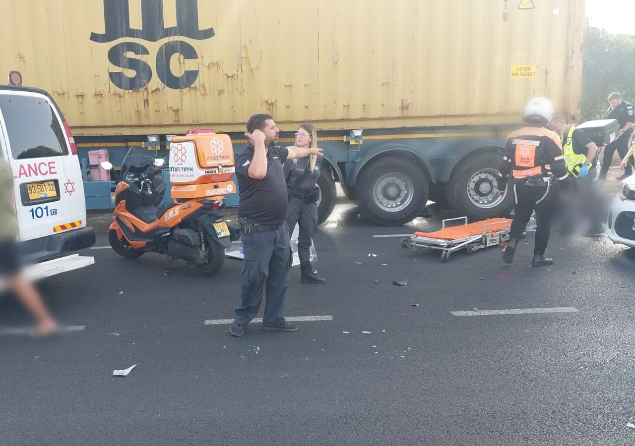 מתנדבים בזירת תאונה, ארכיון