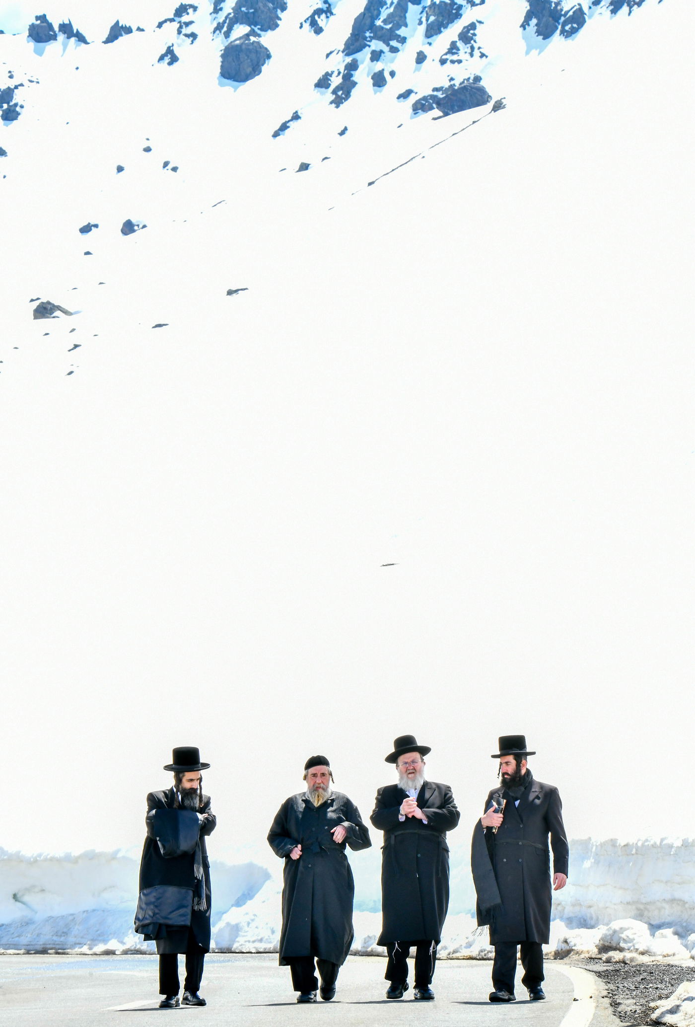 האדמו"ר מרחמסטריווקא בנאות דשא בשווייץ