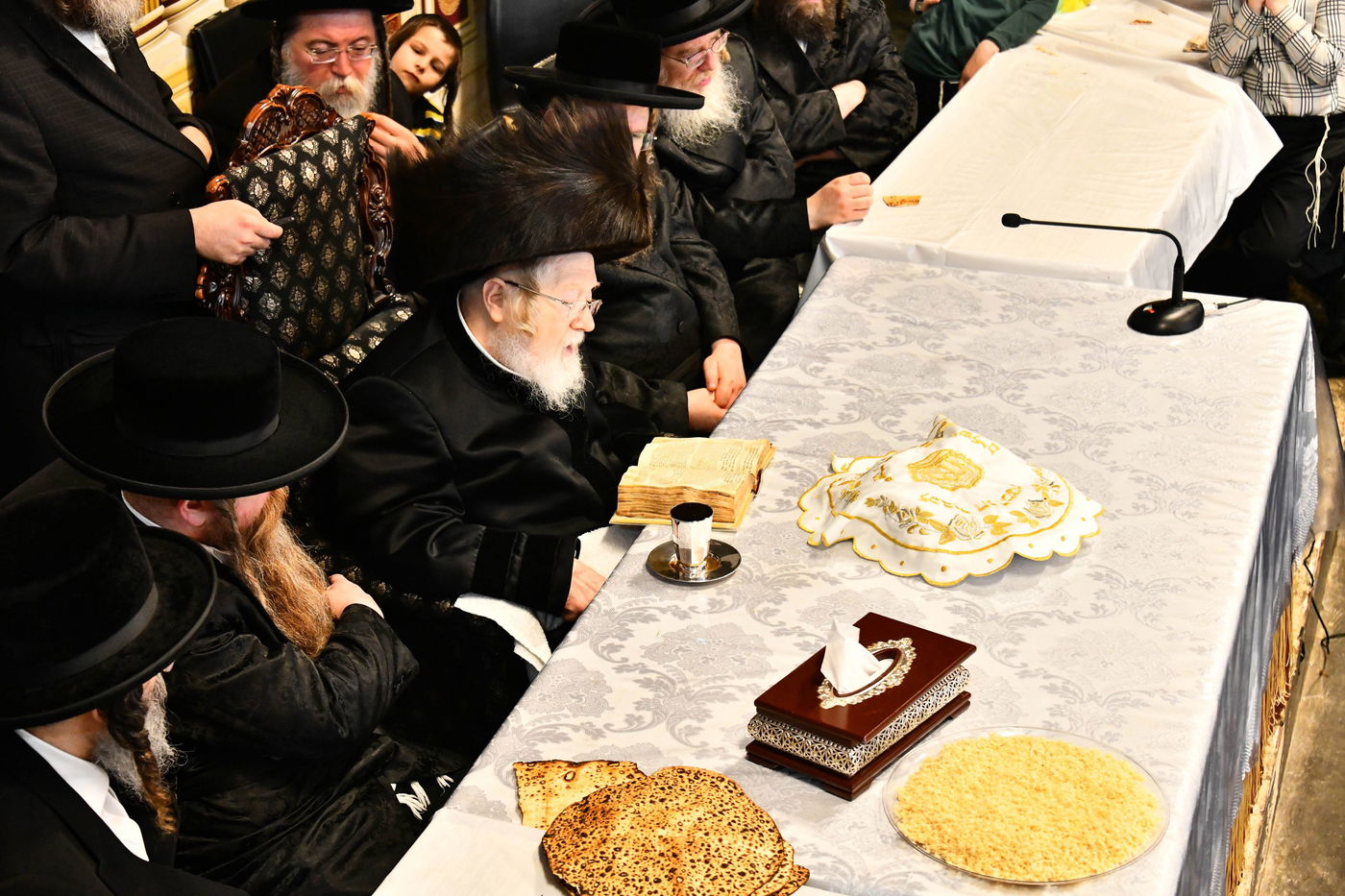 פסח שני בחצה"ק קרעטשניף 