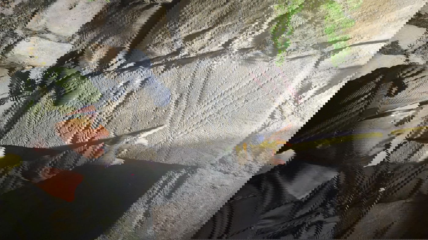 המנורה העתיקה מתקופת חז"ל בכפר סעייר (ליד חברון), שהחוקר ז'אבו ארליך זיהה לפני עשור שנים