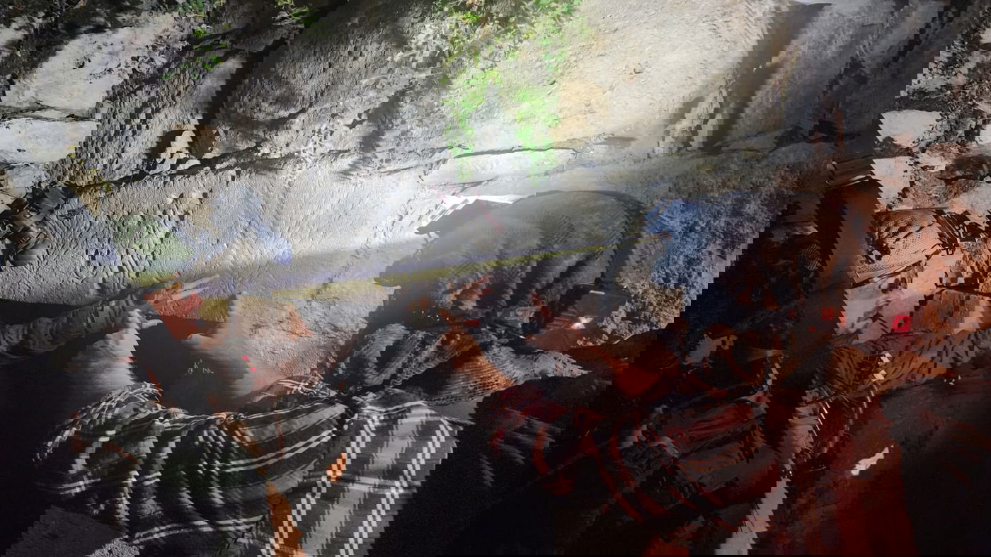 המנורה העתיקה מתקופת חז"ל בכפר סעייר (ליד חברון), שהחוקר ז'אבו ארליך זיהה לפני עשור שנים