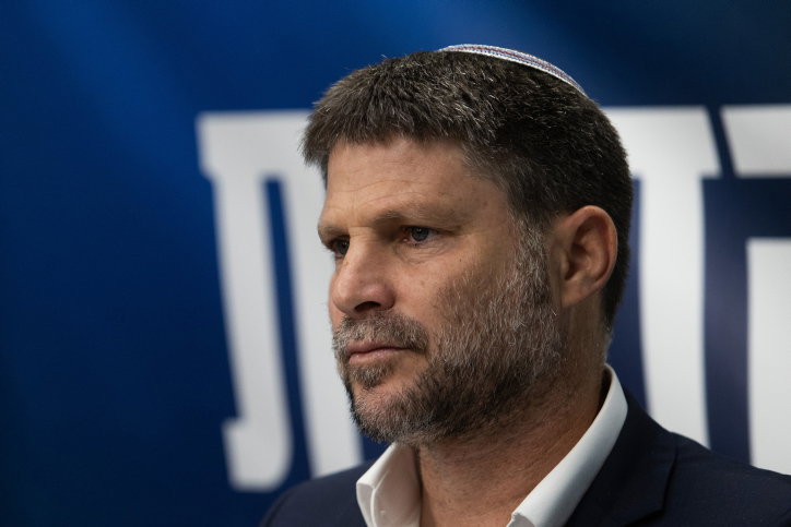 ברקע העסקה המתרקמת: סמוטריץ' נפגש עם רבני מפלגתו ודן על יציאה מהממשלה