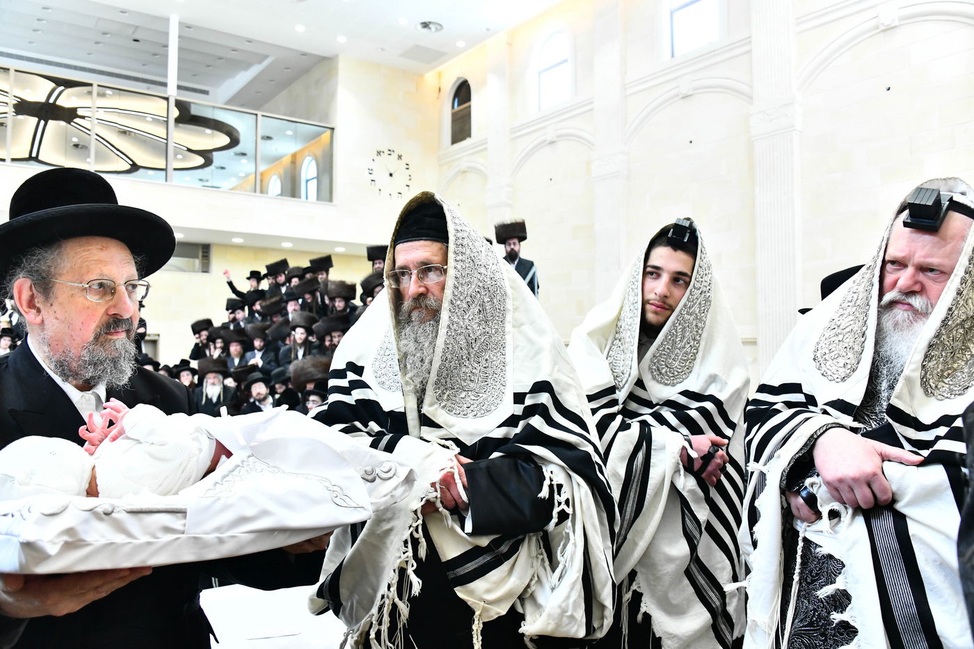 שמחת הברית בחצרות פרמישלאן - אמשינוב 