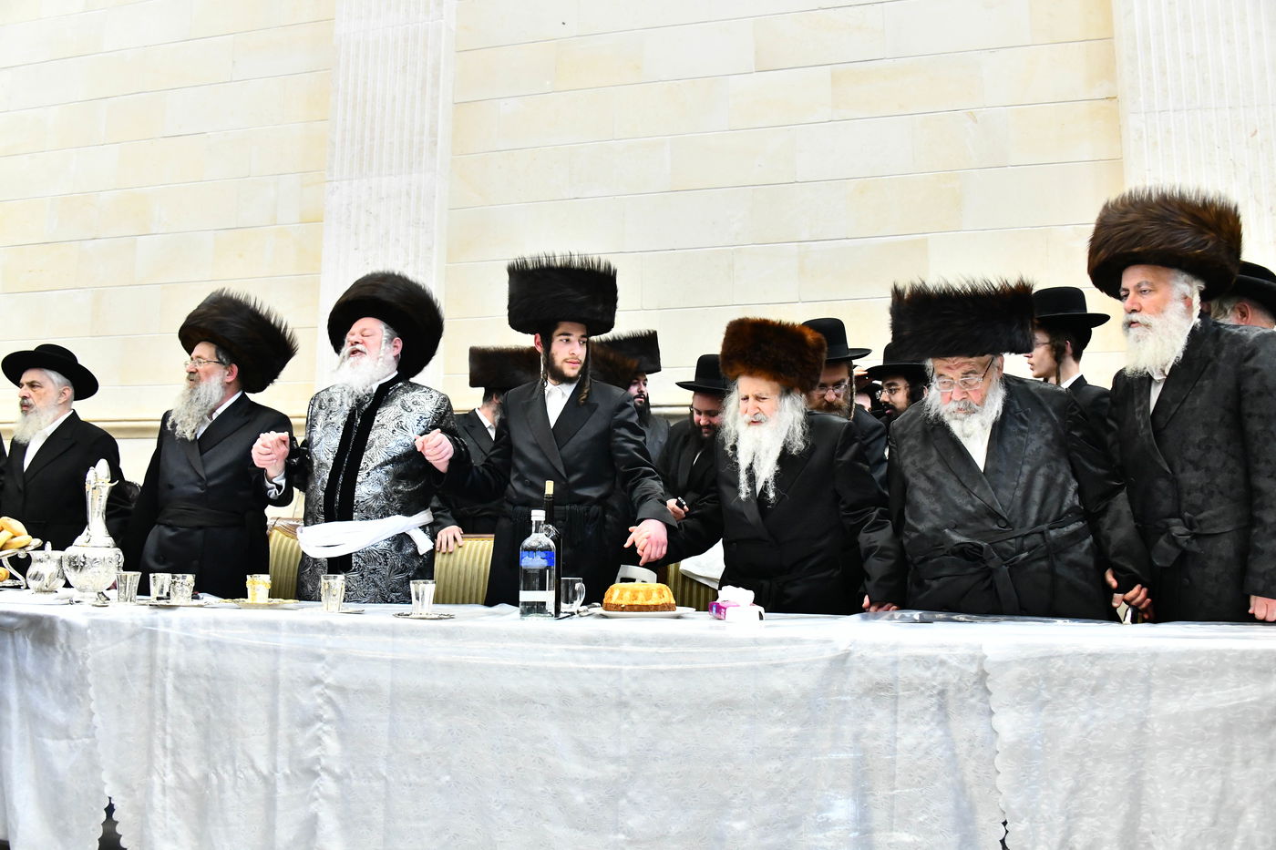 שמחת הברית בחצרות פרמישלאן - אמשינוב 