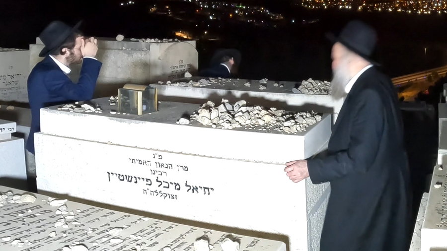 הגר"ד פיינשטיין על ציון אביו זצ"ל