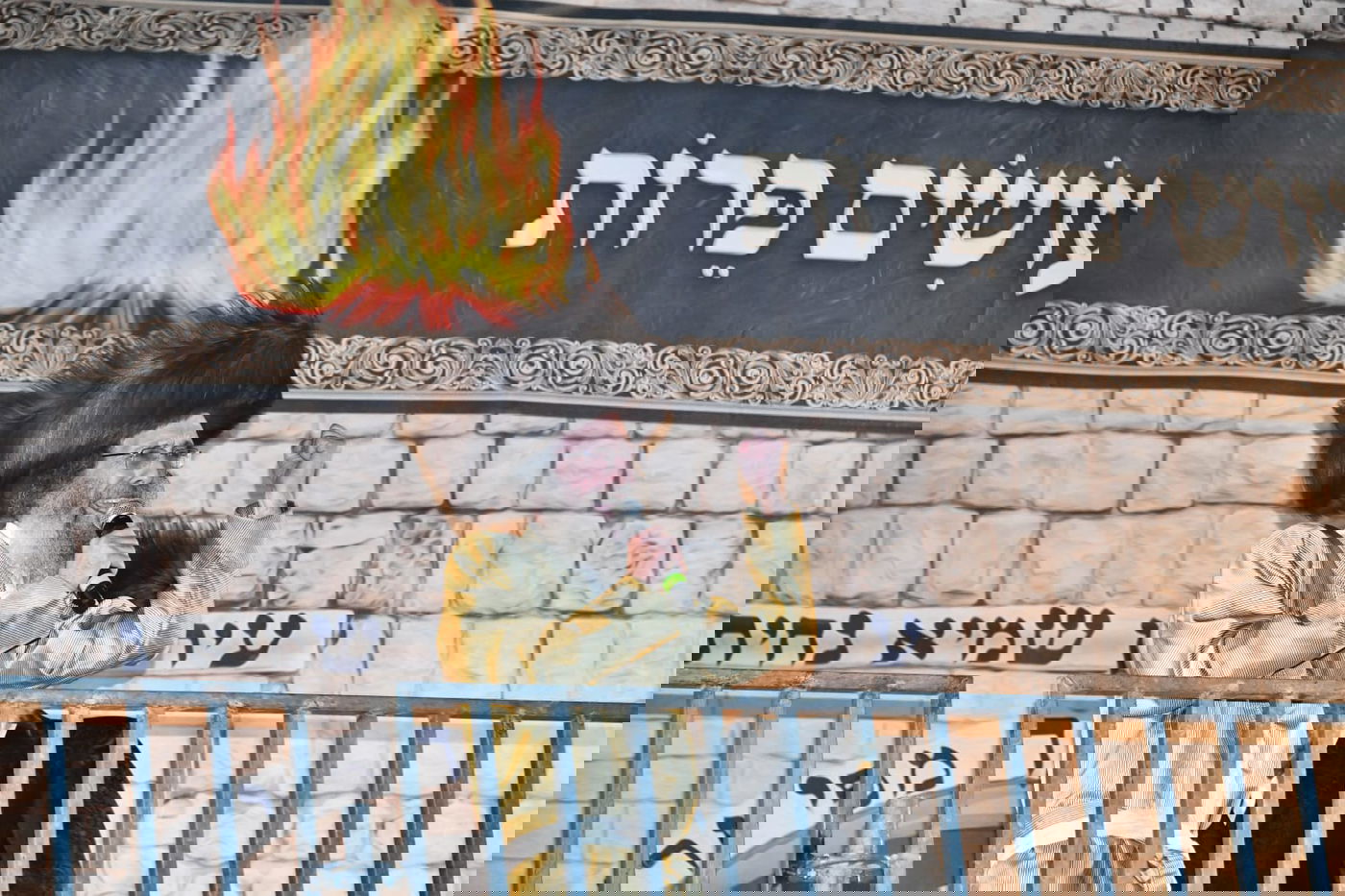 הרה"צ רבי אלימלך בידרמן בהדלקה