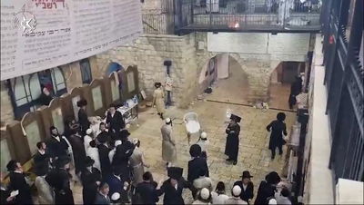 מאות הגיעו לציון במירון בניגוד לחוק; שוטרים הוקפצו ופיזרו בכוח את המתקהלים | צפו