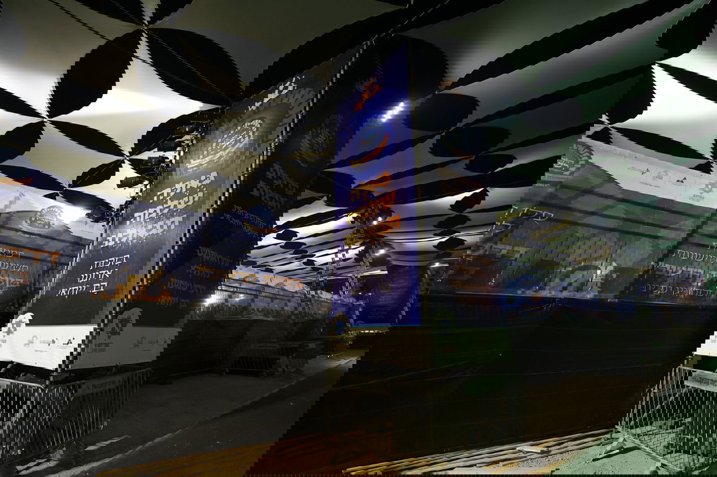 אווירת מירון בירושלים: 'חצר ההילולא' של משרד ירושלים ומסורת ישראל בסמוך לציון שמעון הצדיק בירושלים